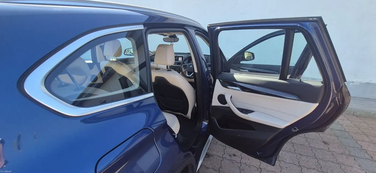 2021 BMW X1 xDrive25e Plug-In Hybrid / Auto - Image 4