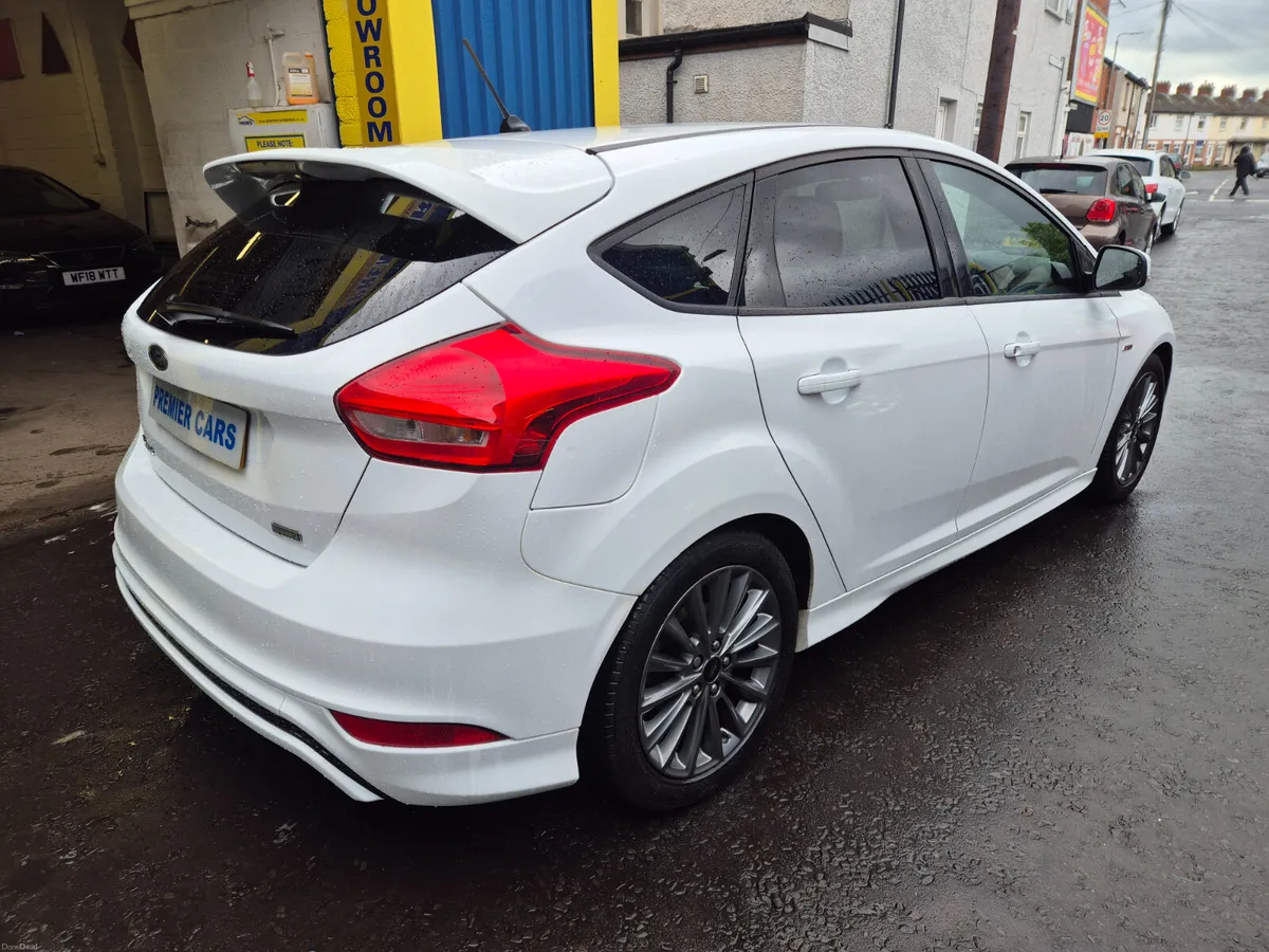 Ford Focus 2018 - Image 2