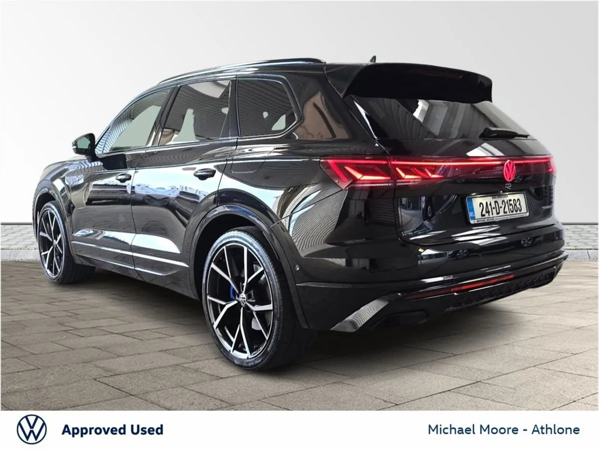 Volkswagen Touareg 3.0 TSI PHEV 462BHP R 9SunRoof) - Image 3