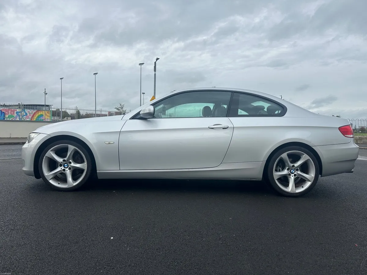BMW 3-Series 2010 - Image 2