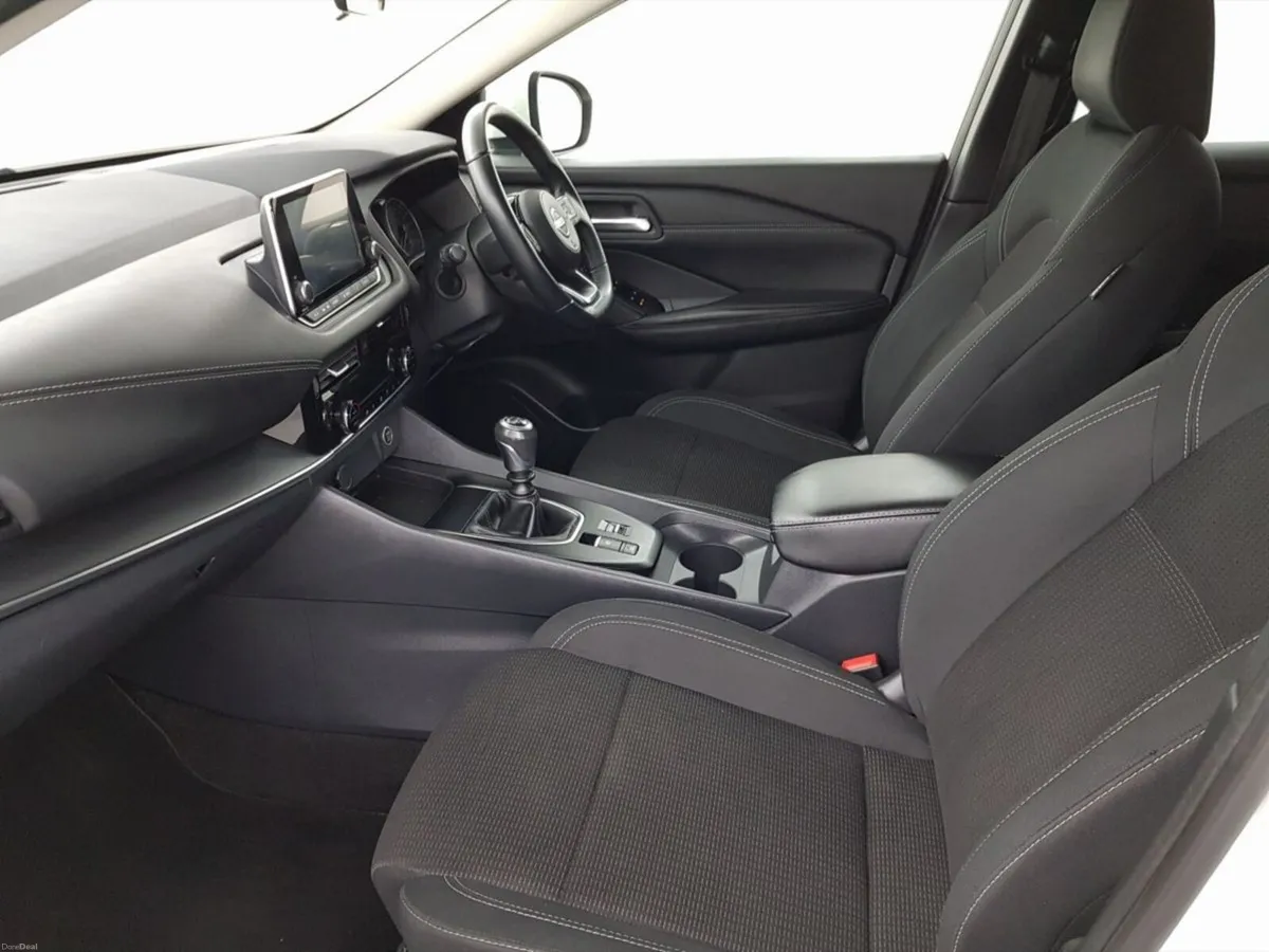 Nissan Qashqai 1.3 PET MILD HYBRID SV - Image 4
