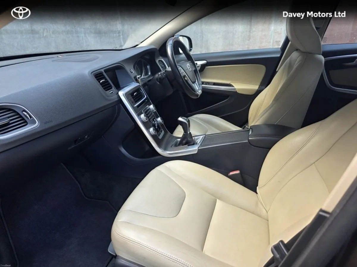 Volvo V60 2.0 TD D3 CROSS COUNTRY SE NAV - Image 6