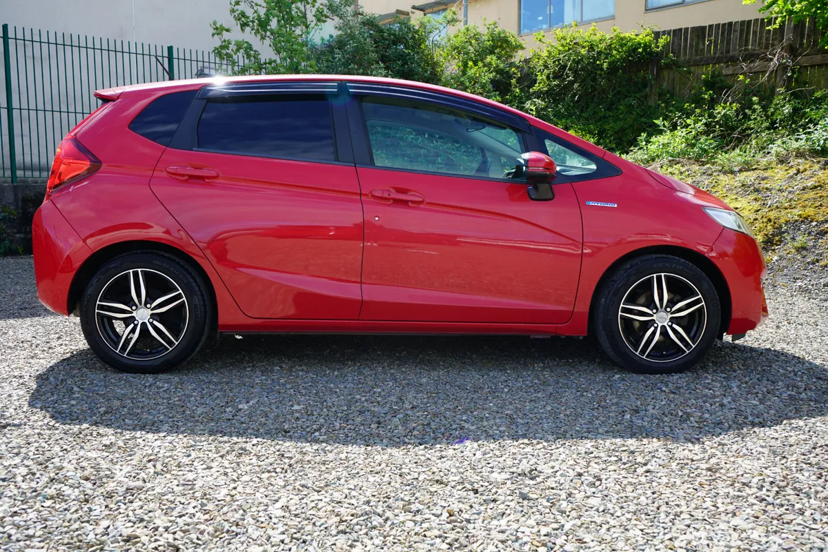 2016 Honda Fit Hybrid Automatic - Image 4
