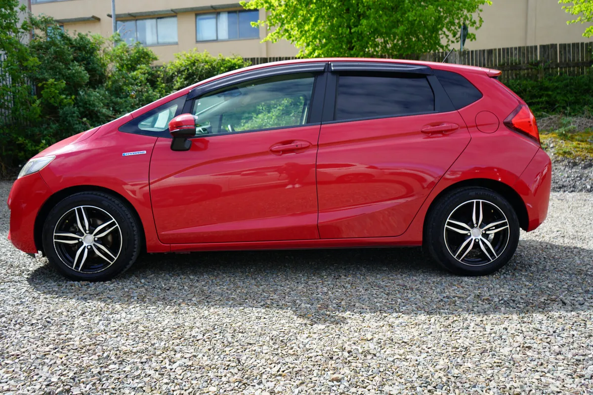 2016 Honda Fit Hybrid Automatic - Image 3