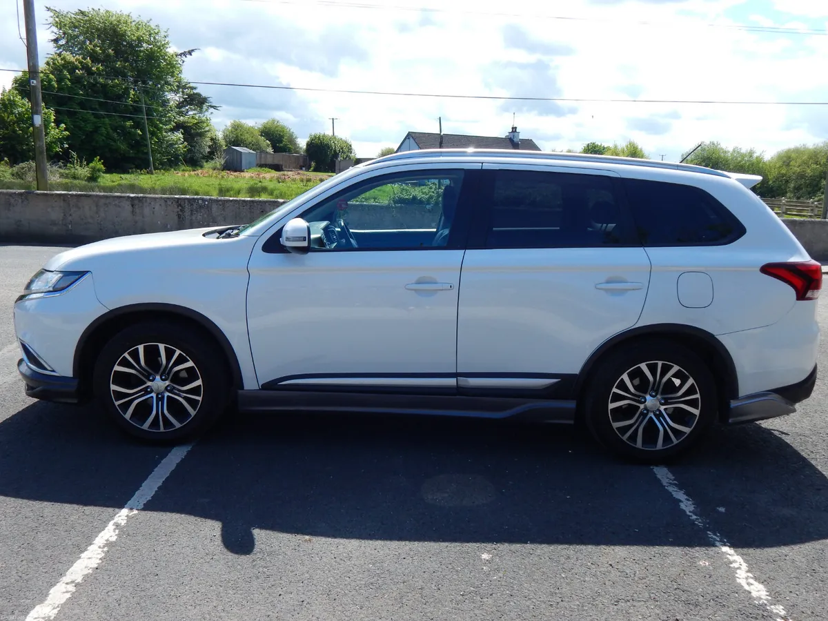 2017 Mitsubishi Outlander 4x4 7 Seats NCT 01/27 - Image 5