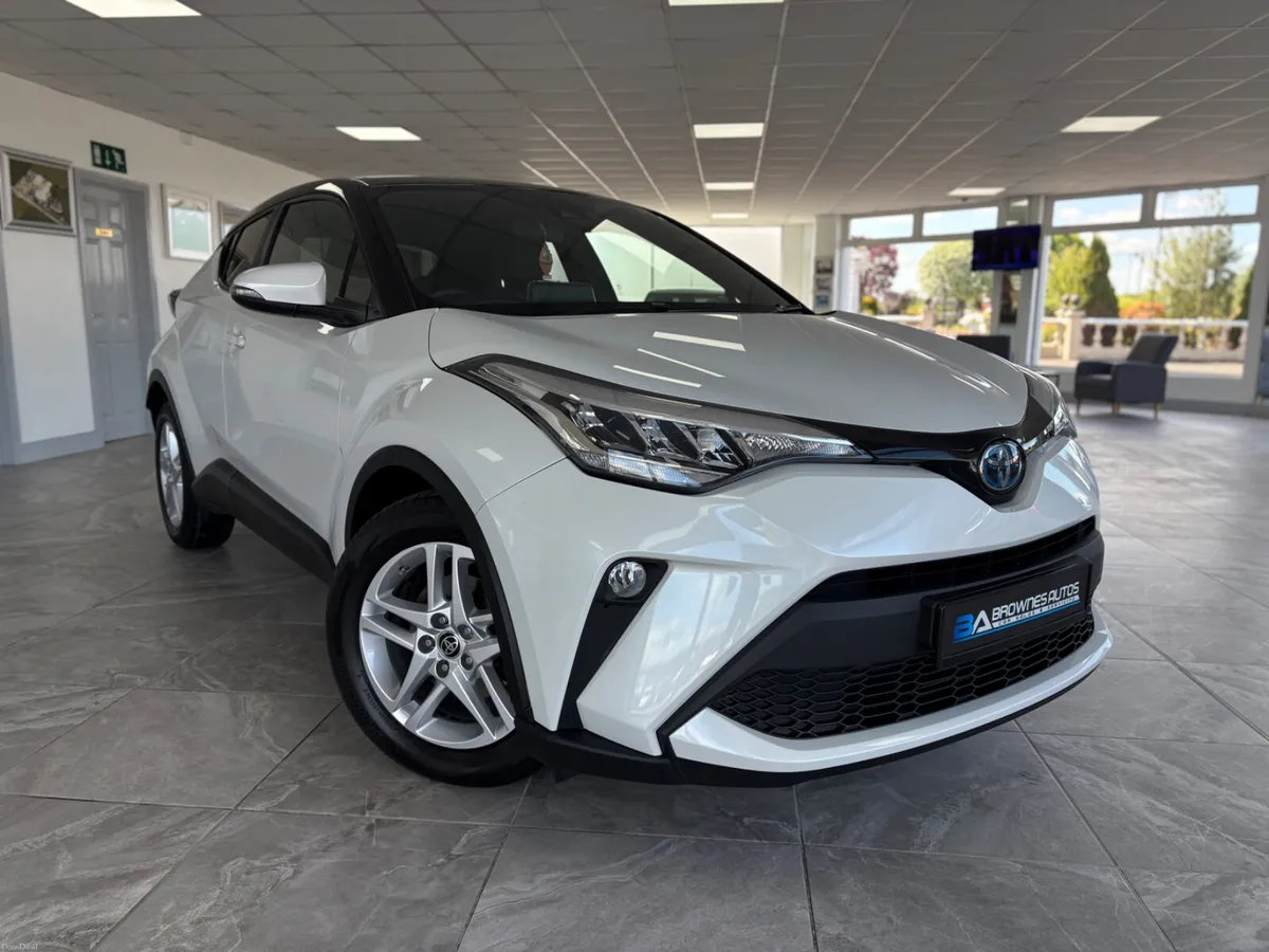 2023 Toyota C-HR I-Con low mileage - Image 4