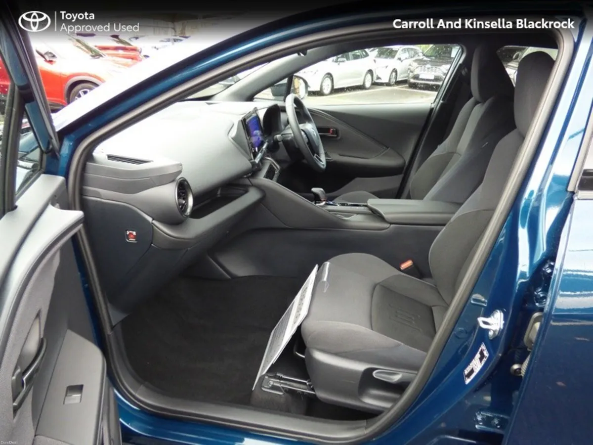 Toyota C-HR Hybrid Sport - Image 6