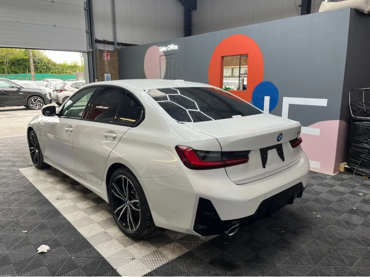 BMW 3-Series 2024 BMW 330E M SPORT 2.0 AUTOMATIC / - Image 4