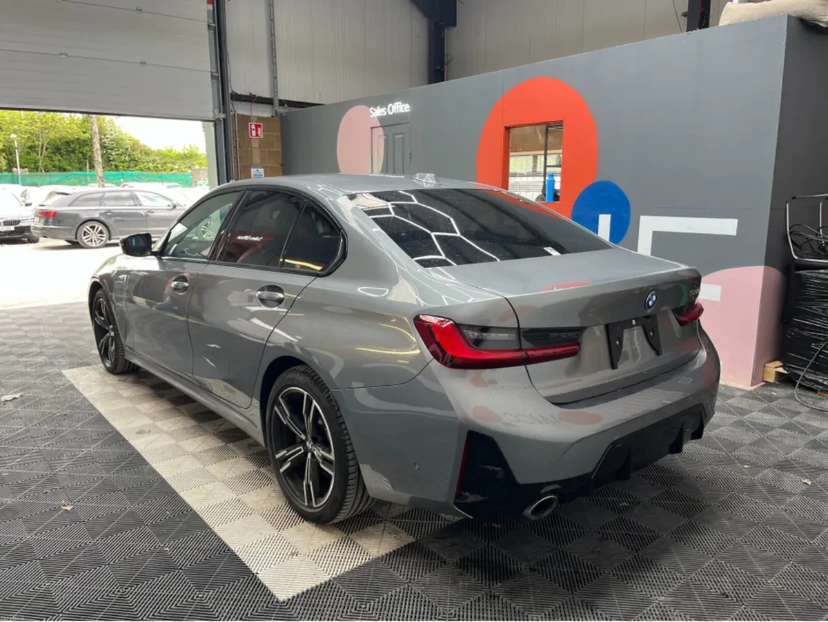 BMW 3-Series 2025 BMW 330E M-SPORT 2.0 AUTOMATIC / - Image 4
