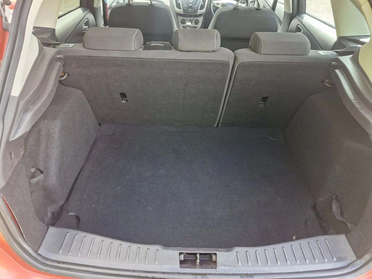 Ford Focus 2011 - Image 2