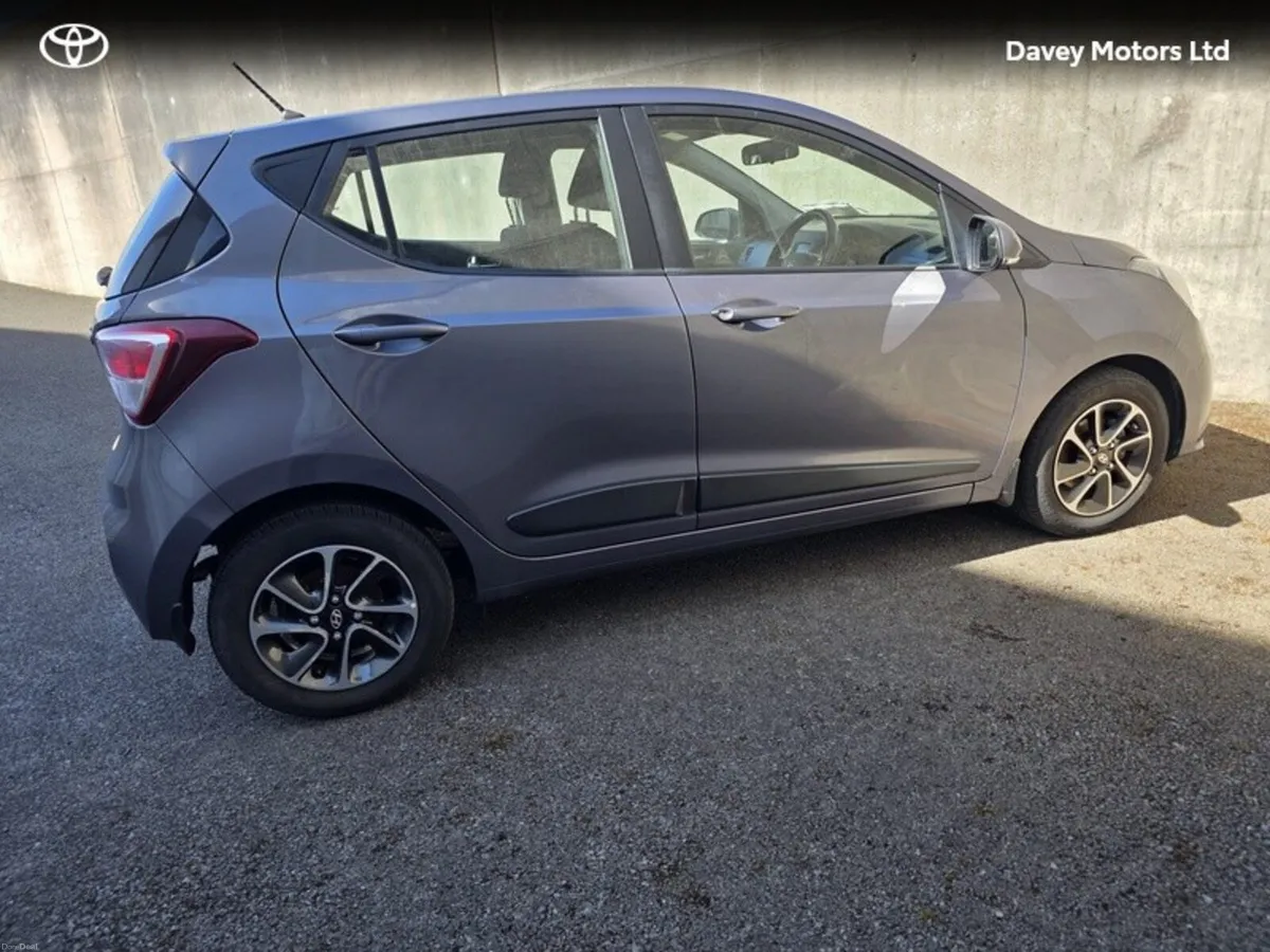 Hyundai i10 DELUXE 4DR - Image 1