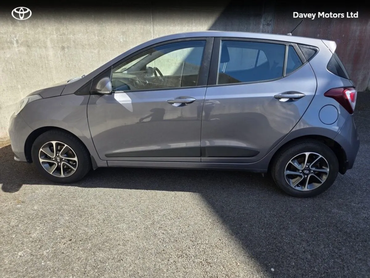 Hyundai i10 DELUXE 4DR - Image 3
