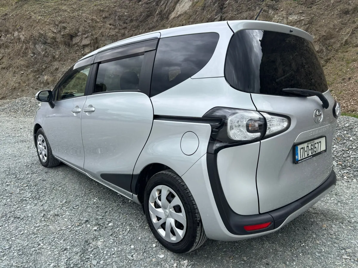 2017 TOYOTA SIENTA - AUTOMATIC - 7 SEATER - Image 4