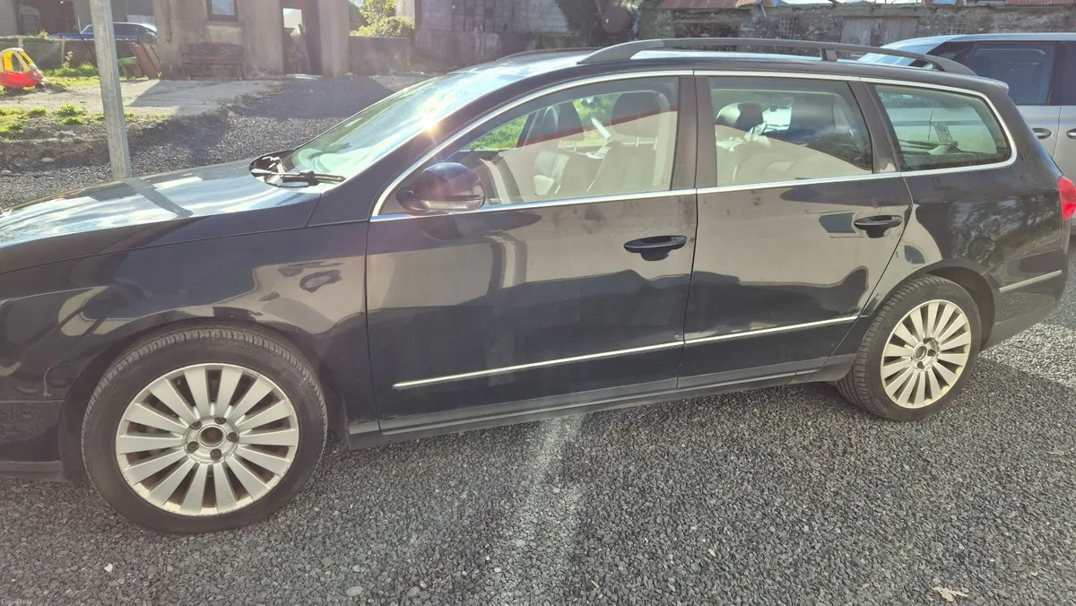 Volkswagen Passat 2010 - Image 4