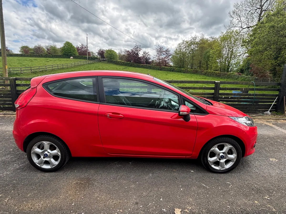 Ford Fiesta 2011 - Image 3