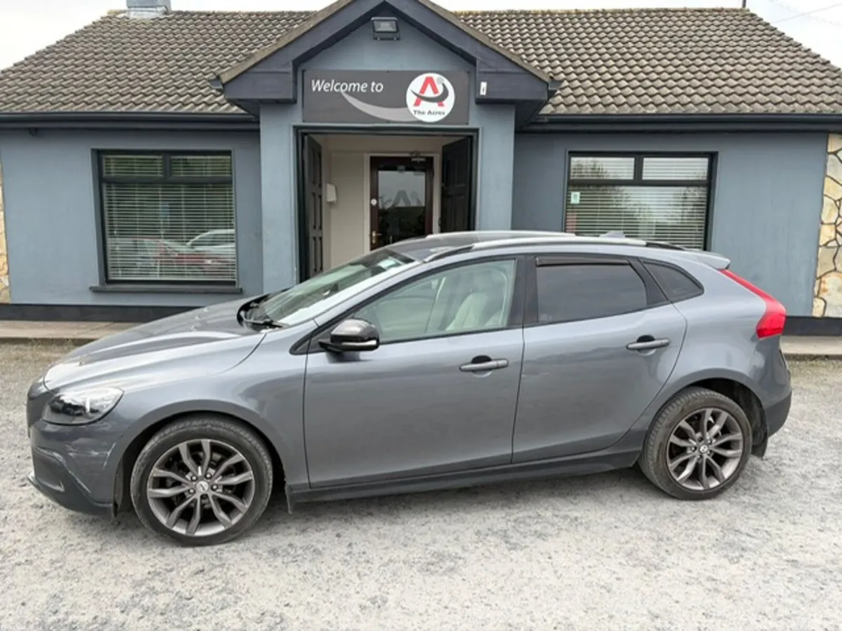 Volvo V40 2013 - Image 1