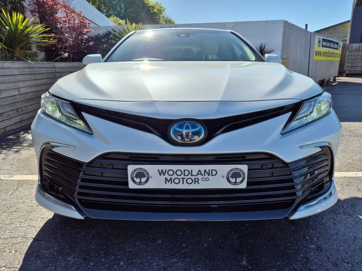 Toyota Camry 2.5 HYBRID / SOL G-PACK / TOP SPEC / - Image 4
