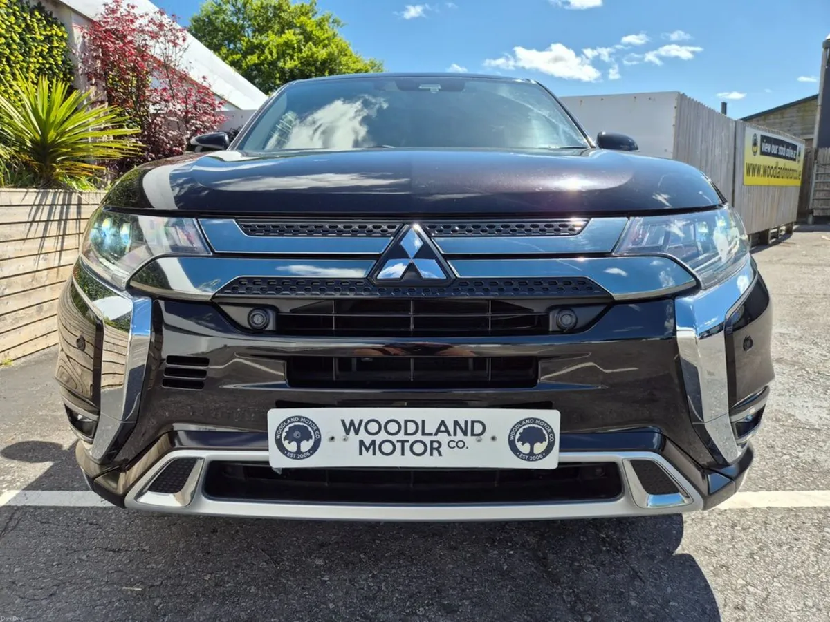 Mitsubishi Outlander 2.4 PHEV / INTENSE SAFETY PAC - Image 4