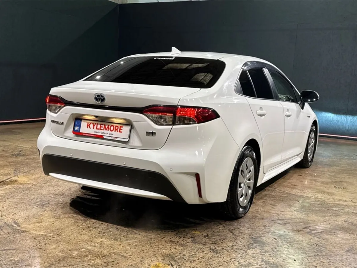 Toyota Corolla AUTOMATIC 1.8 HYBRID SALOON G-X - P - Image 4