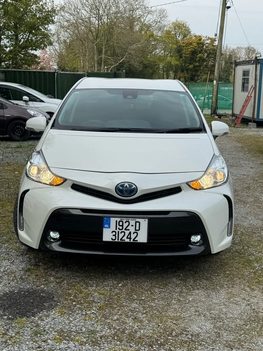 🚕Toyota Prius Alpha 2019 import Japan 🇯🇵 - Image 1