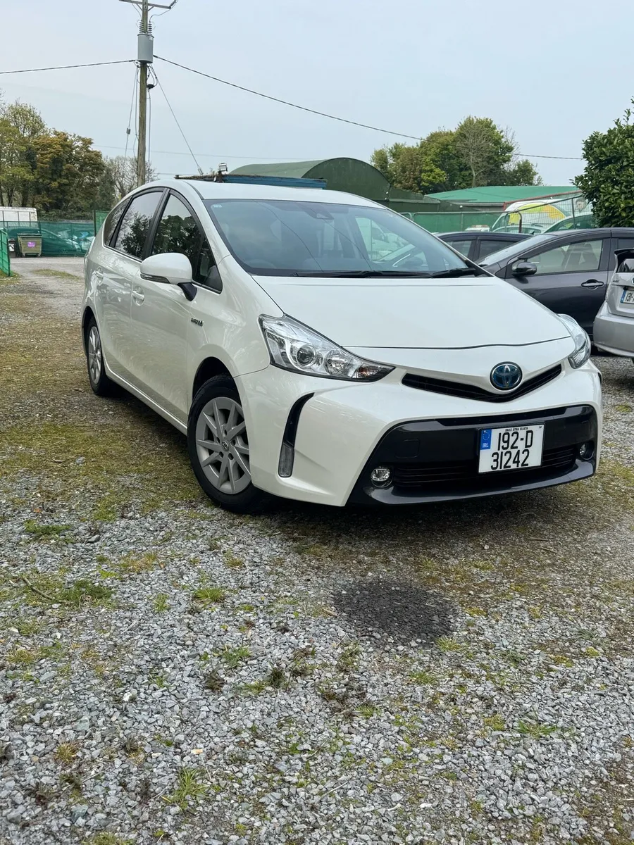 🚕Toyota Prius Alpha 2019 import Japan 🇯🇵 - Image 2
