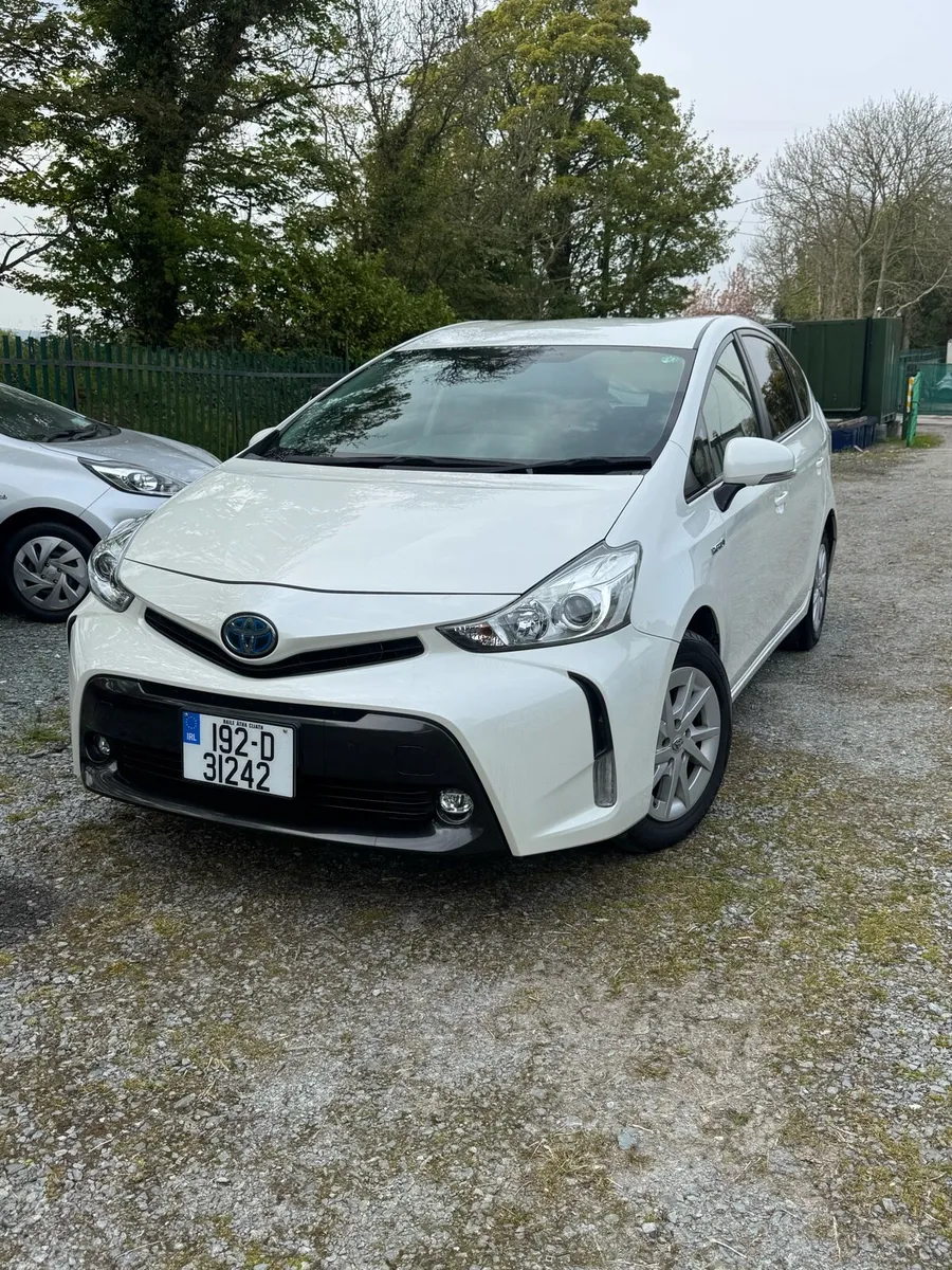 🚕Toyota Prius Alpha 2019 import Japan 🇯🇵 - Image 3