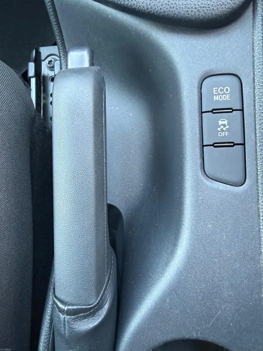///TOYOTA YARIS AUTOMATIC/// - Image 6