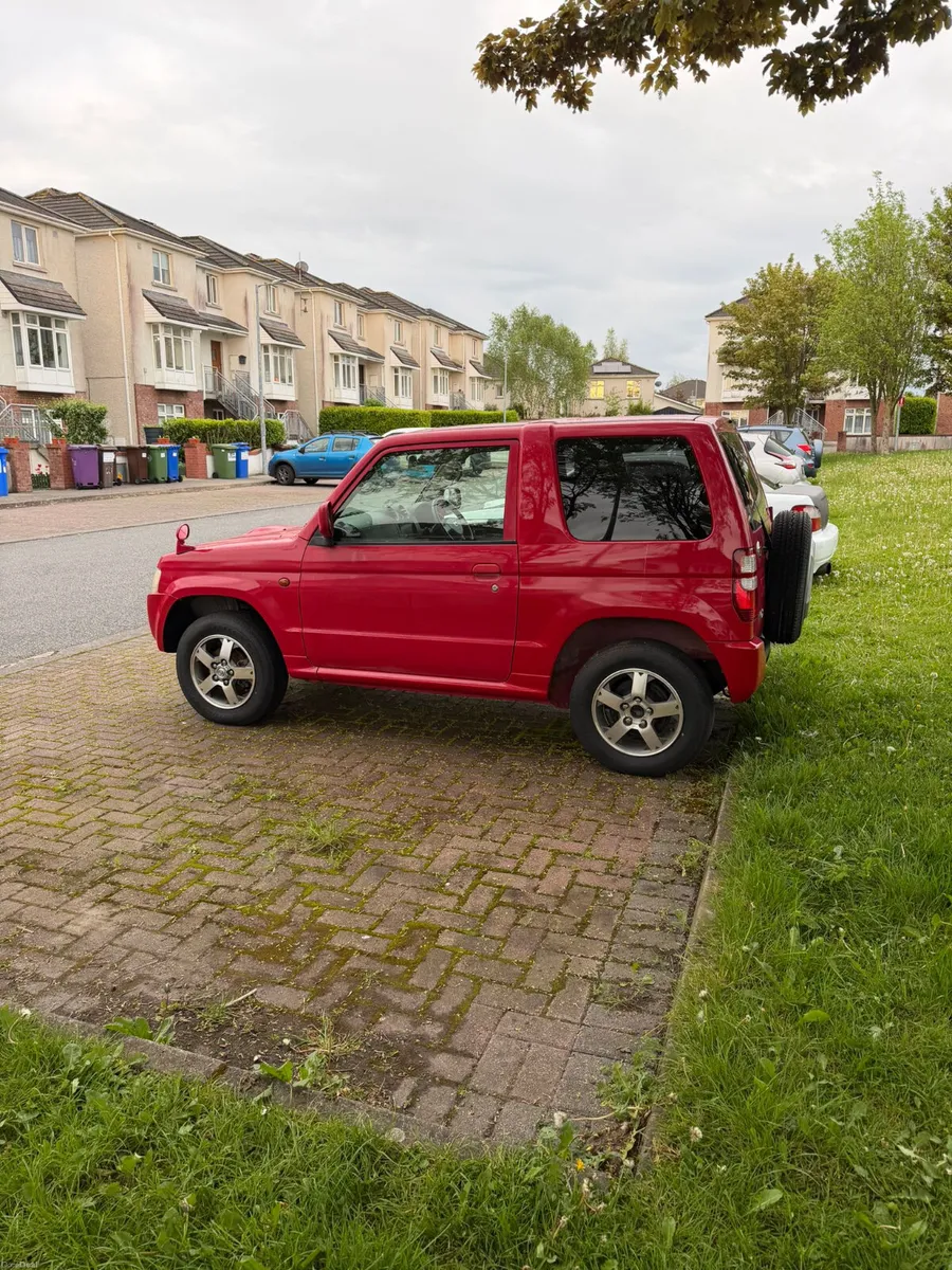 2009 Nissan Kix 4WD Turbo Automatic - Image 2