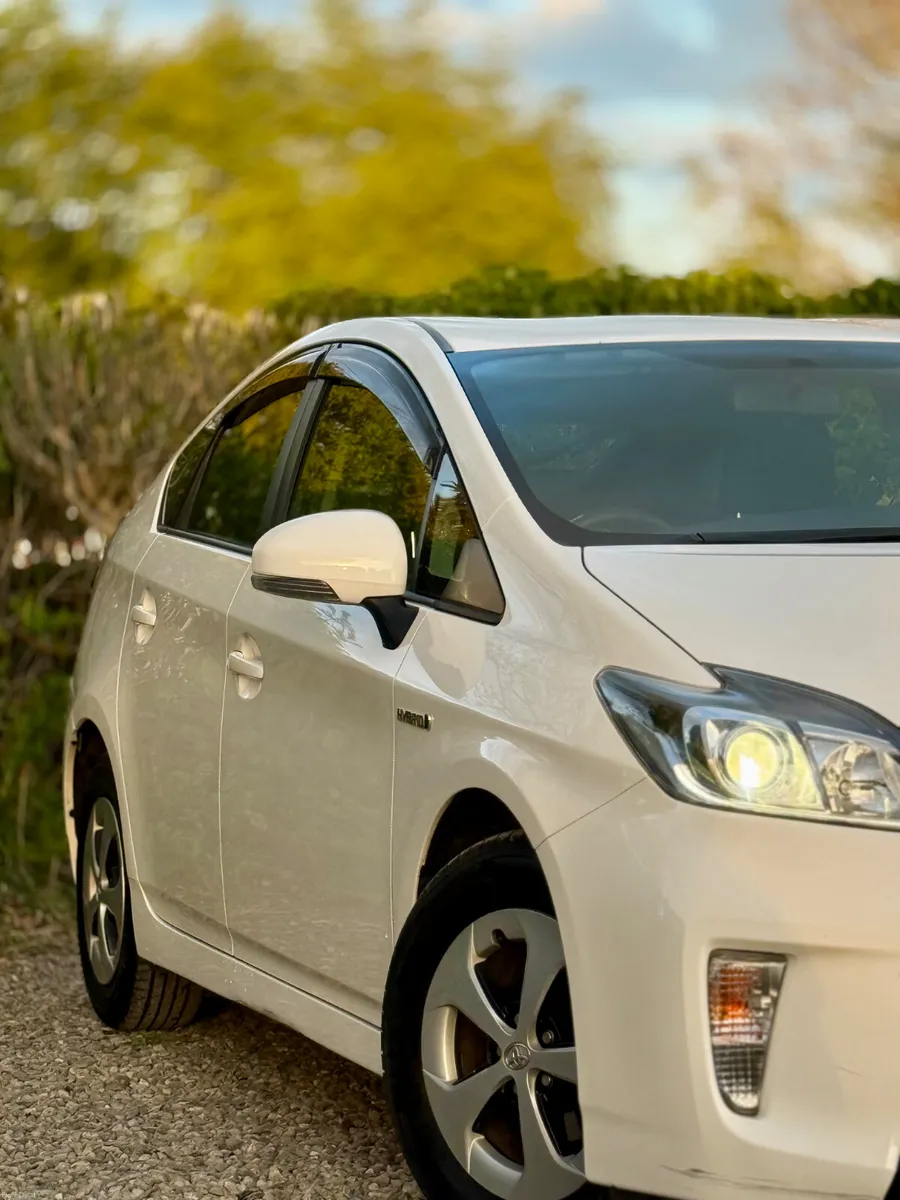 2013 Toyota Prius 1.8 Hybrid Automatic - Image 4