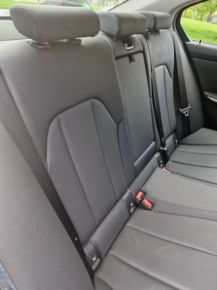 BMW 3-Series 2019 - Image 4