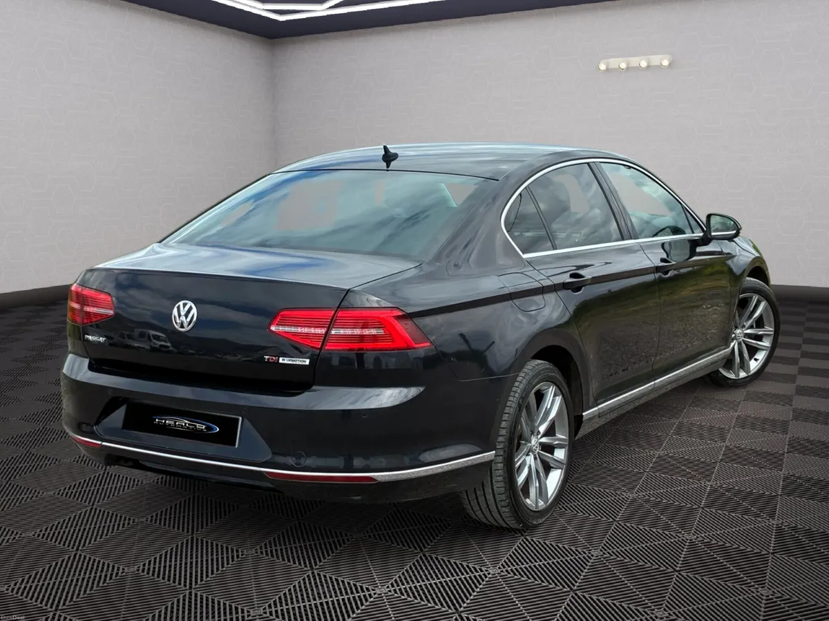 VOLKSWAGEN PASSAT 1.6 TDI GT - Image 4