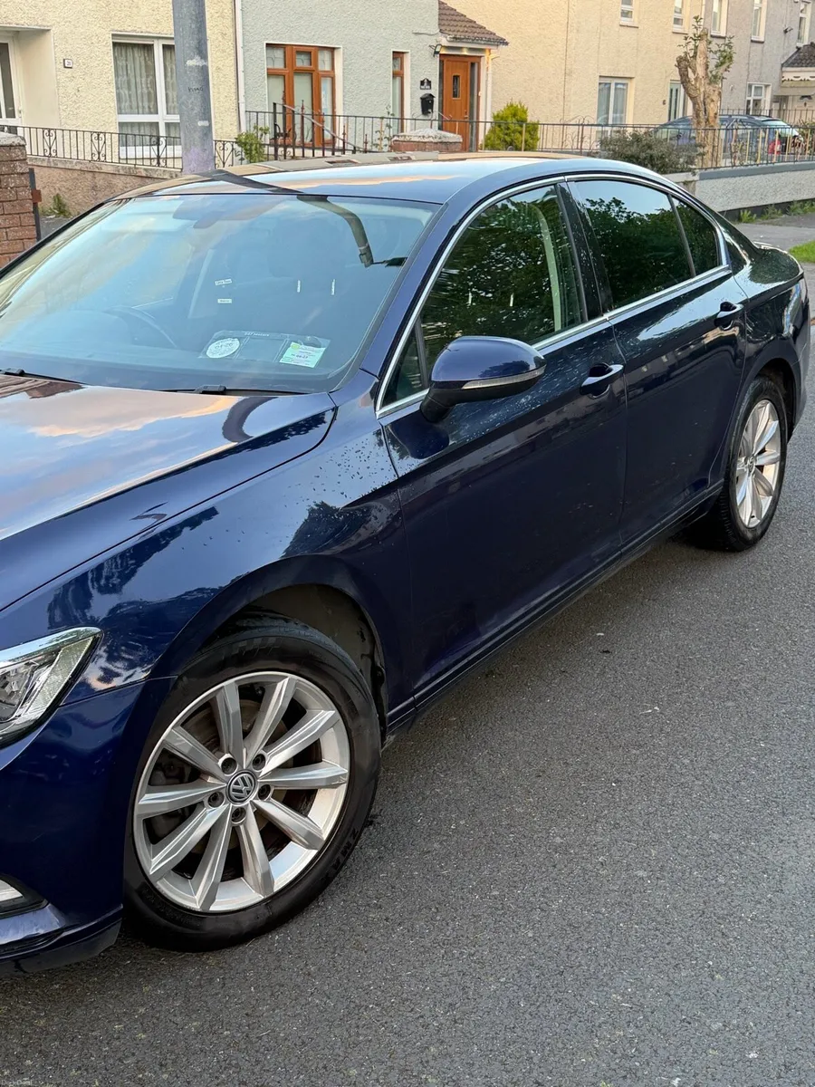 Volkswagen Passat - Image 1