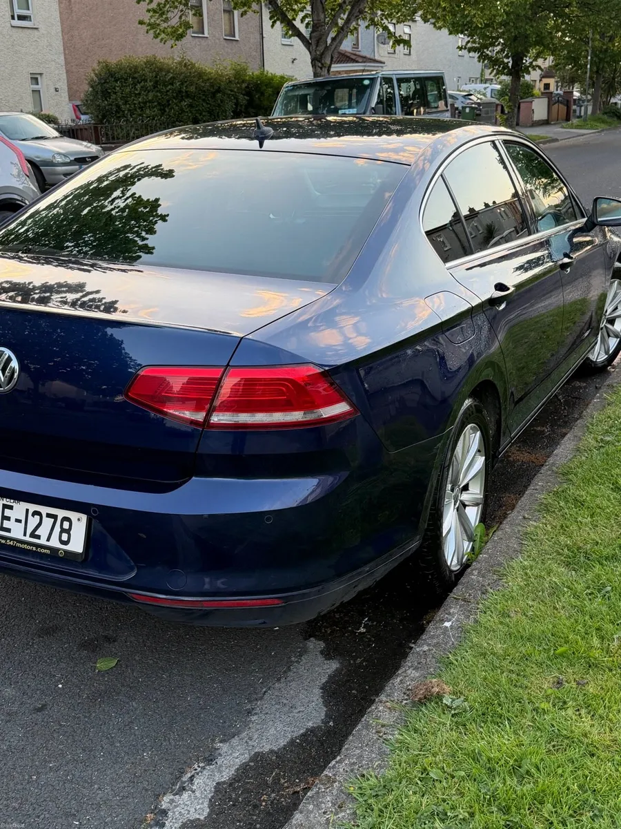 Volkswagen Passat - Image 2