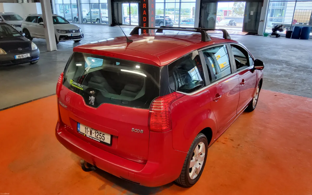 Peugeot 5008 2011 - Image 2