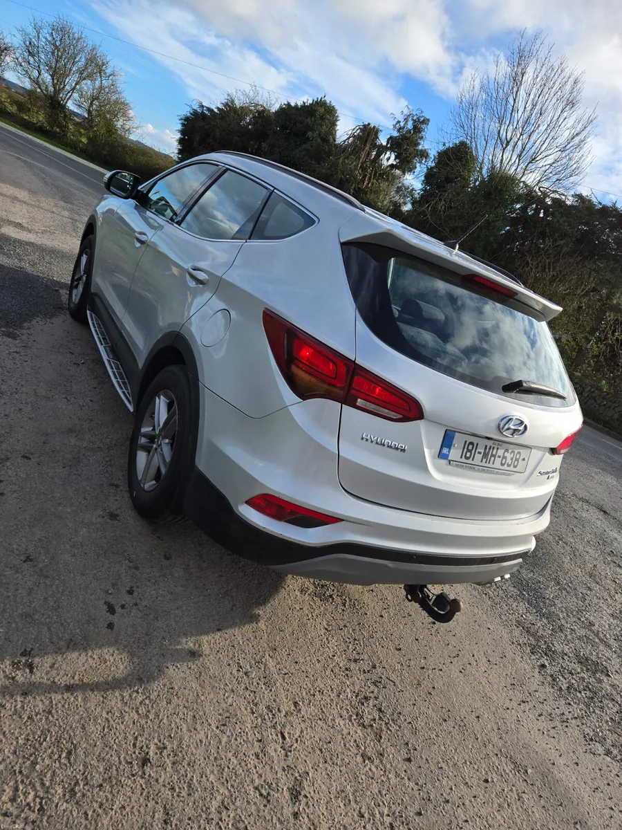 Hyundai Santa Fe 2018 - Image 3