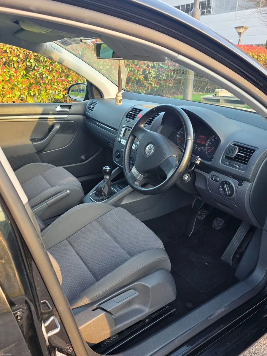 Volkswagen Golf 2009 - Image 2