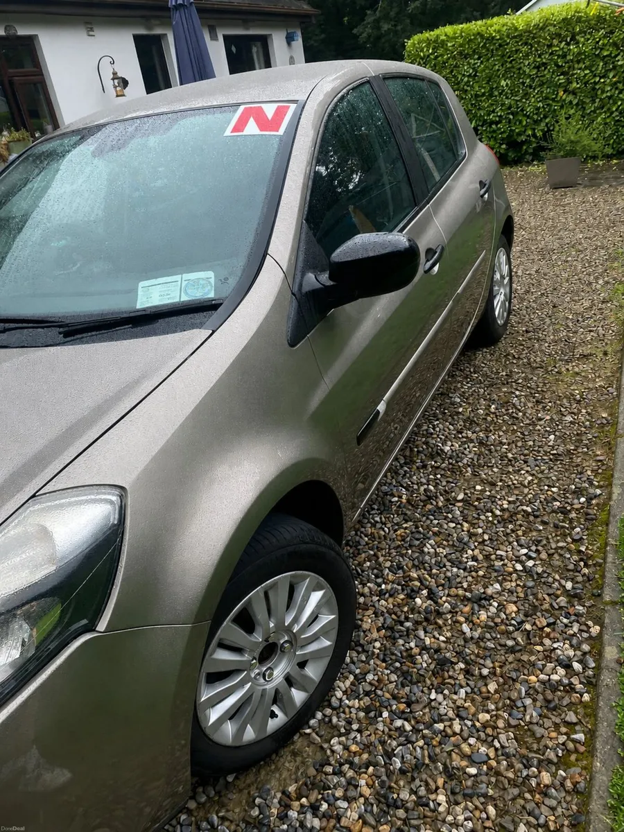 Renault Clio 2010 - Image 2