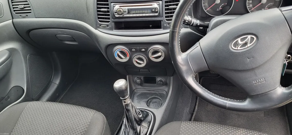 Hyundai Accent 2008 - Image 2