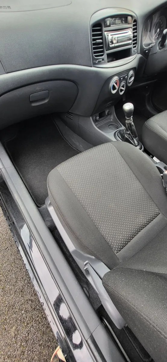 Hyundai Accent 2008 - Image 3