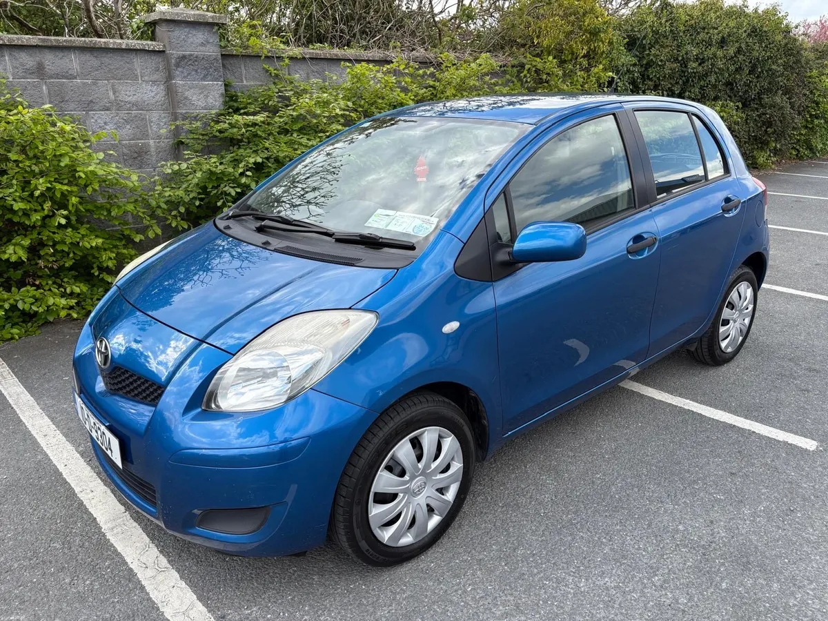2010 Toyota Yaris - Image 2