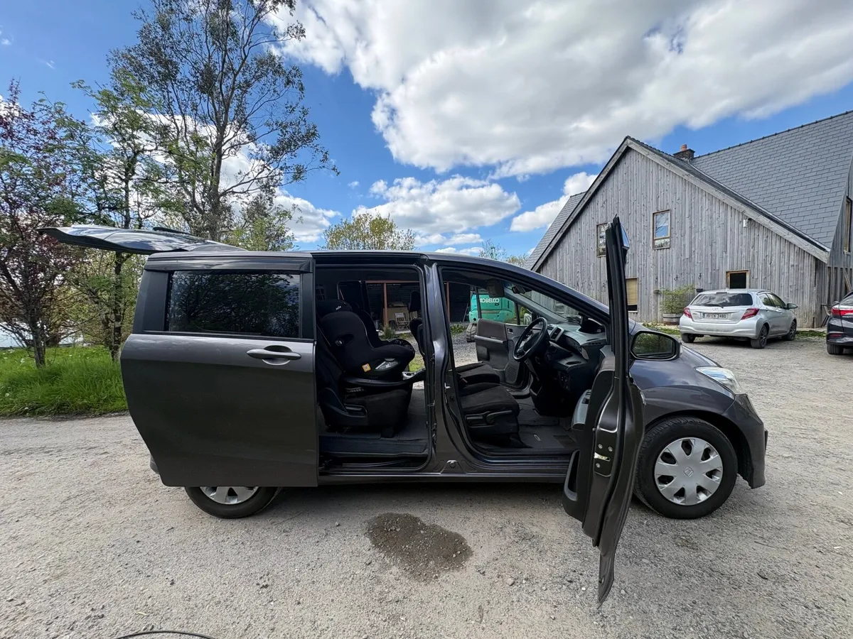 Honda Freed 2015 - Image 2