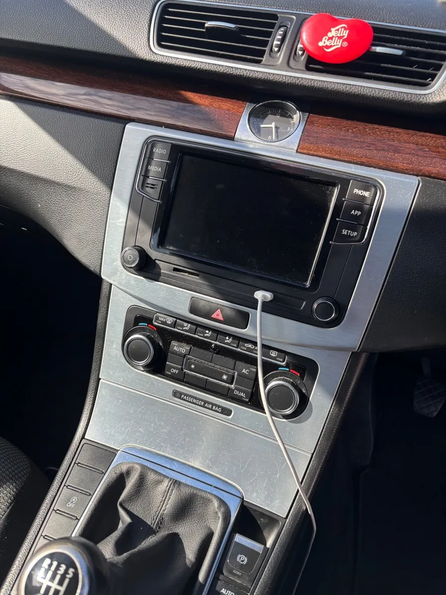 Volkswagen Passat 2011 - Image 3