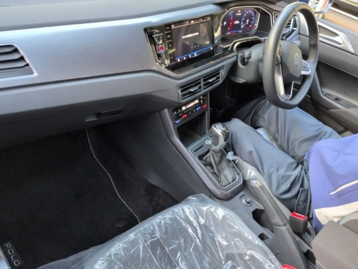 Volkswagen Polo 1.0 TSI STYLE AUTOMATIC - FACTORY - Image 3