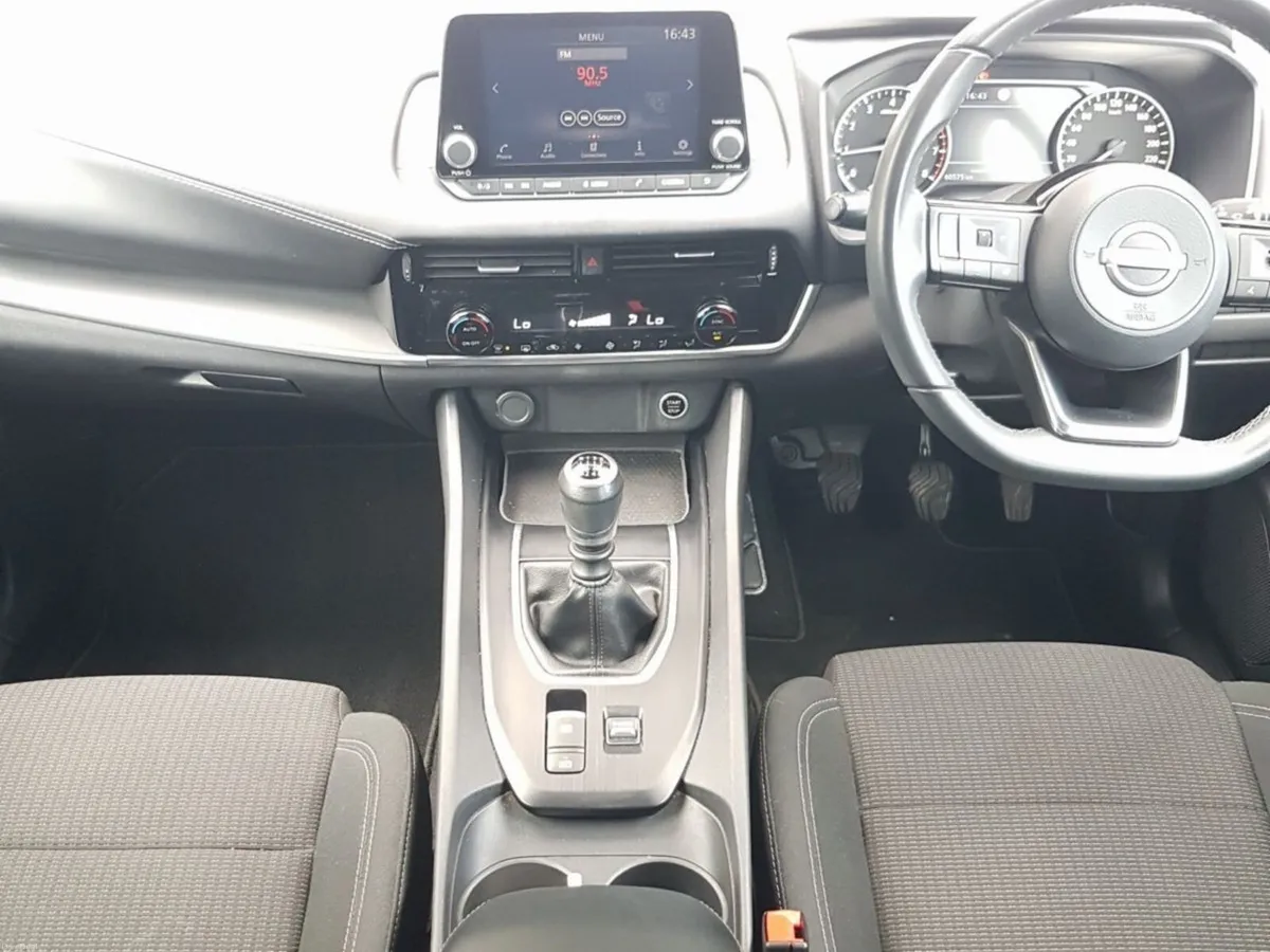 Nissan Qashqai 1.3 PET MILD HYBRID SV** €3000 SCRA - Image 4