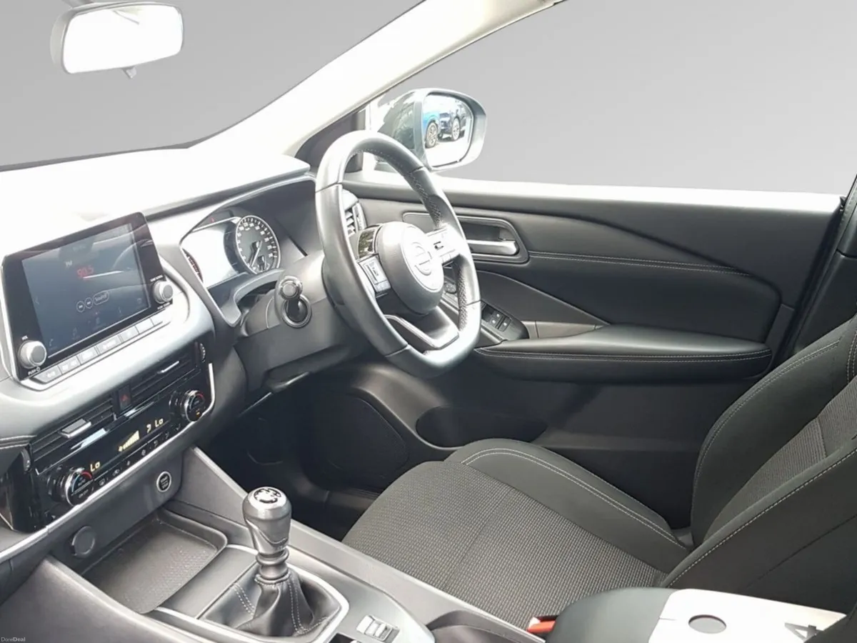 Nissan Qashqai 1.3 PET MILD HYBRID SV** €3000 SCRA - Image 4