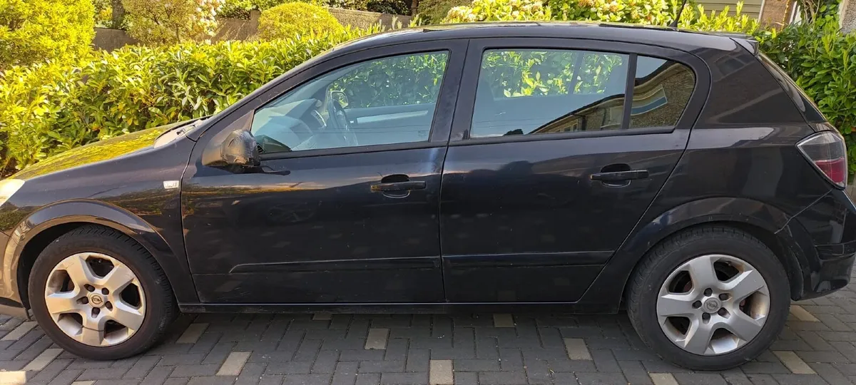 Opel Astra 2008 - Image 1