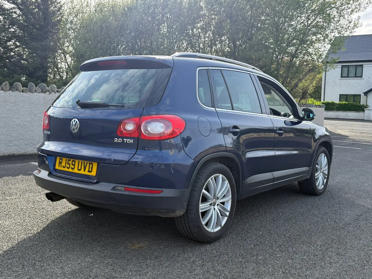 2010 VW Tiguan Sport 4Motion **SUNROOF - Image 4