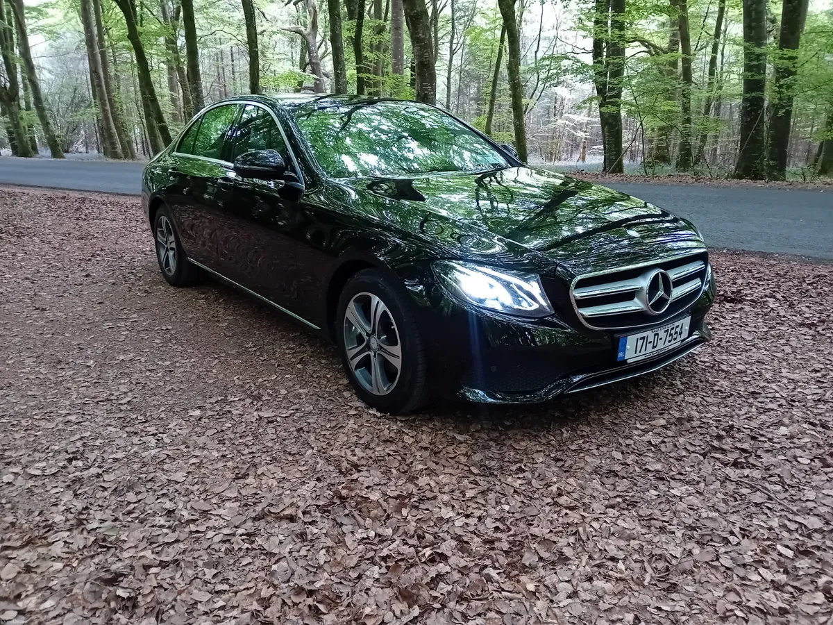 171 MERCEDES BENZ E200D AVANTGARDE AUTO SALOON - Image 3