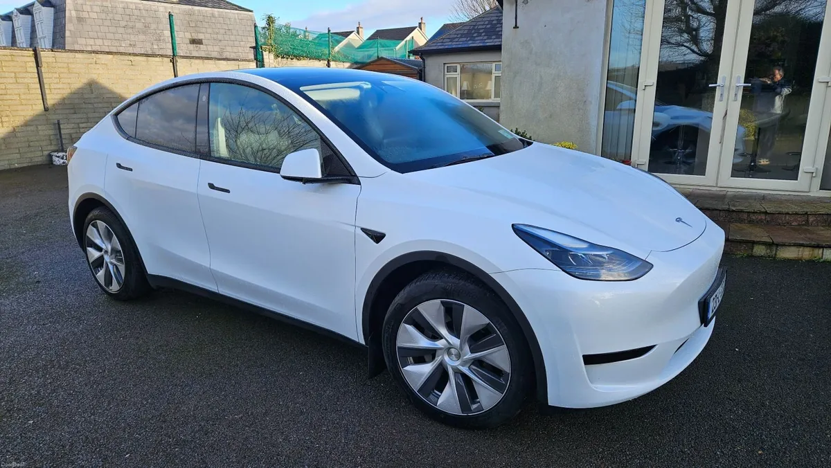 Tesla Model Y 2023 - Image 1