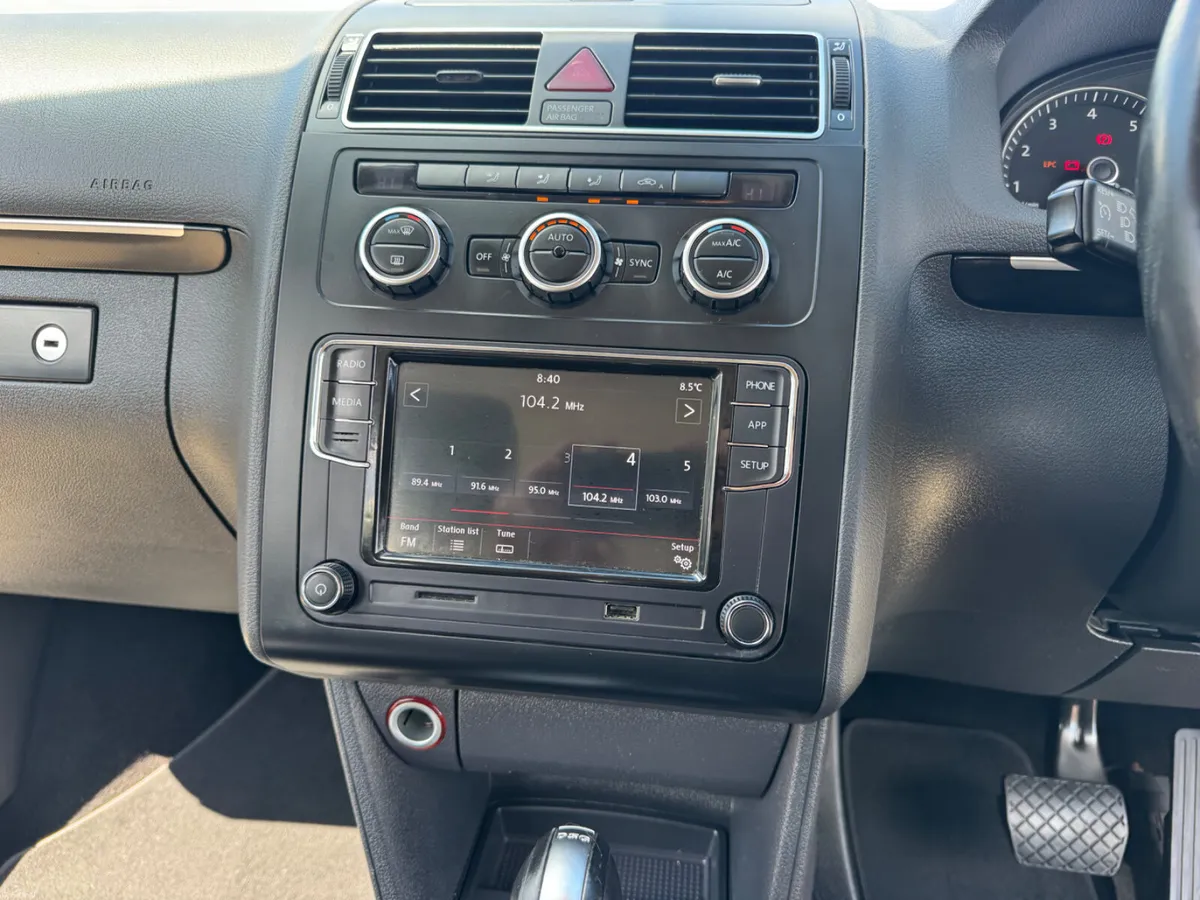 Volkswagen Touran 2015 - Image 6